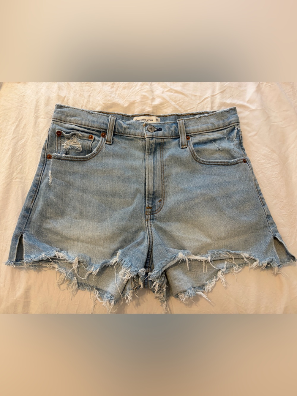 Abercrombie & Fitch The Cutoff Short High Rise Light Wash Distressed size 28/6